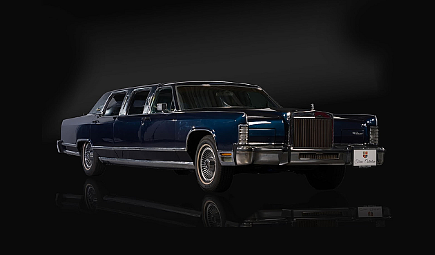Lincoln Continental Town Car Limousine