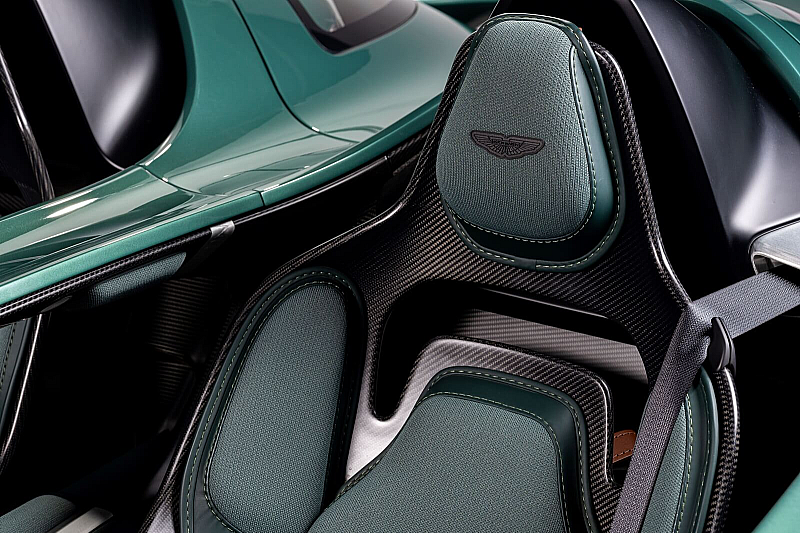 Aston Martin V12 Speedster