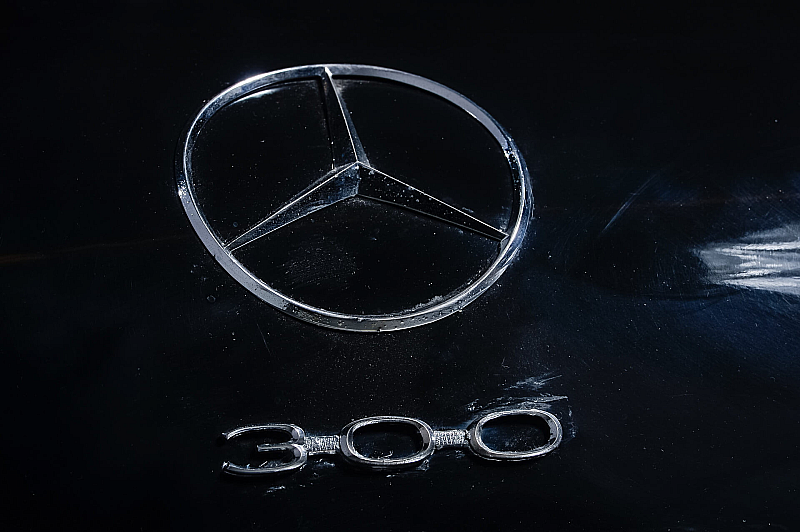 Mercedes-Benz 300 D Sedan