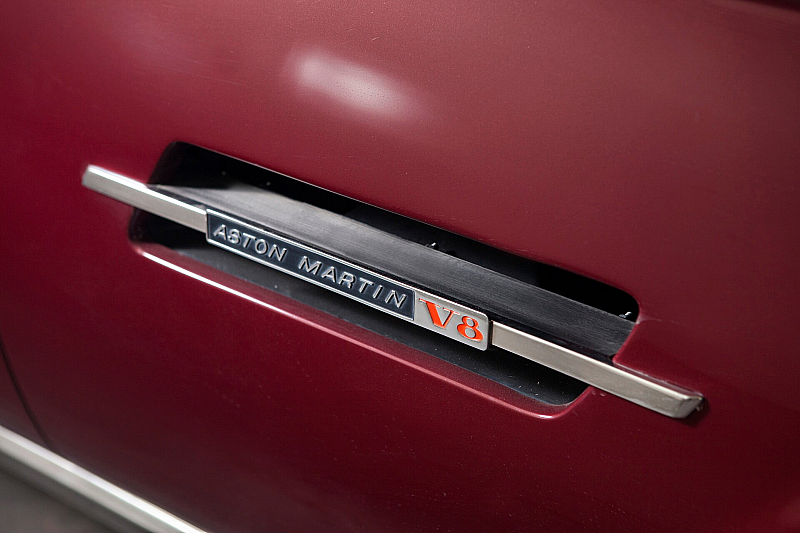 Aston Martin V8 Volante