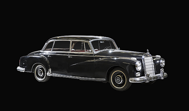 Mercedes-Benz 300 D Sedan