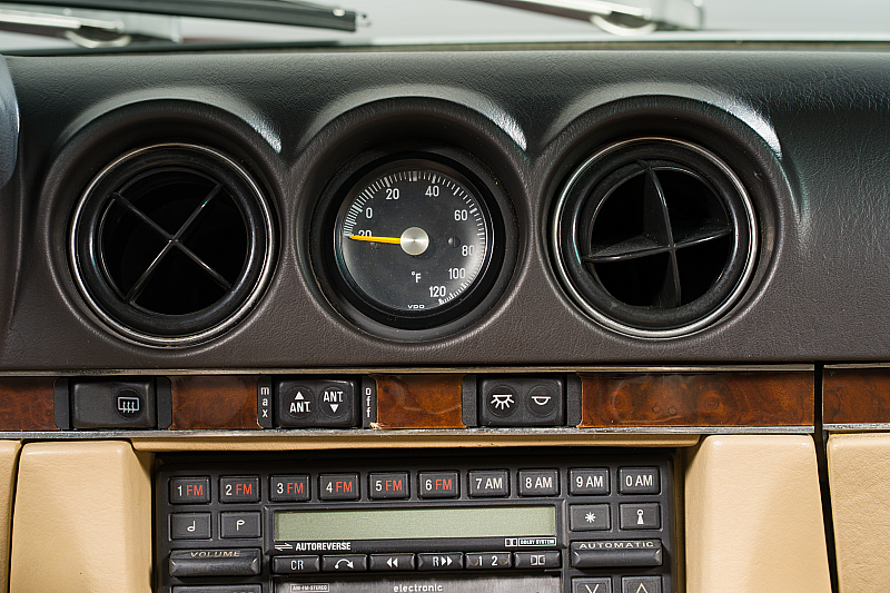 Mercedes-Benz 560 SL