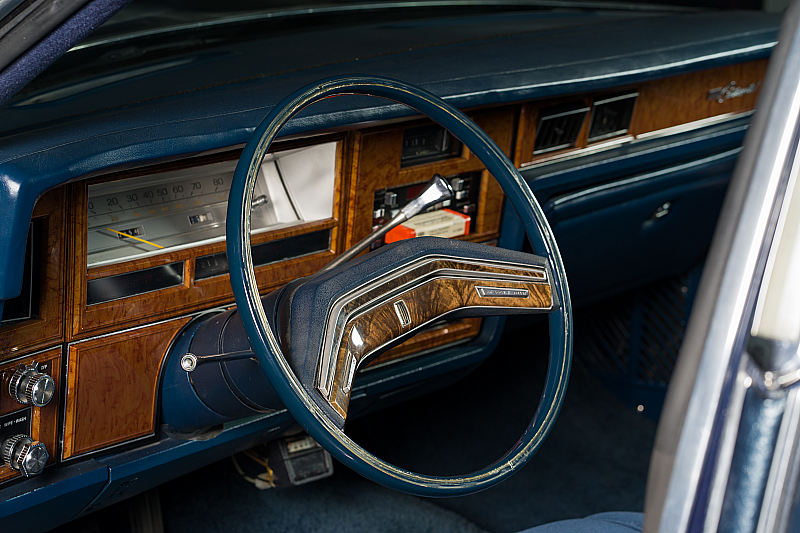 Lincoln Continental Town Car Limousine