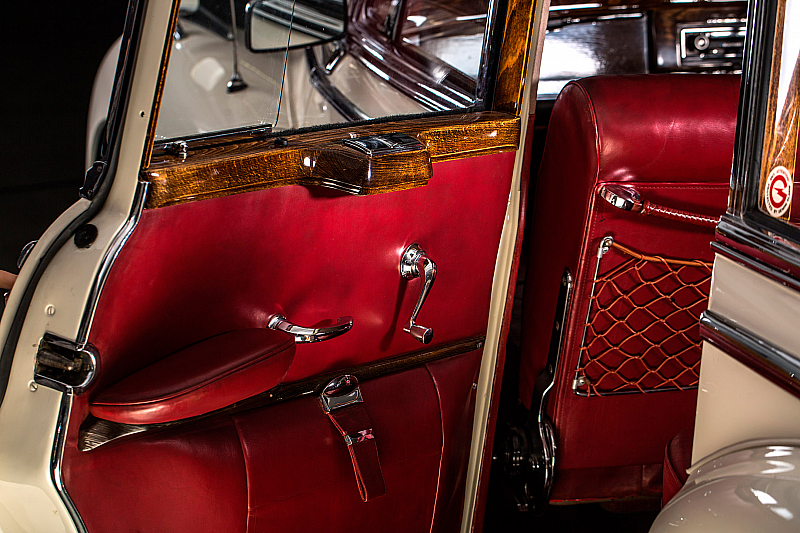 Mercedes-Benz 300 Saloon