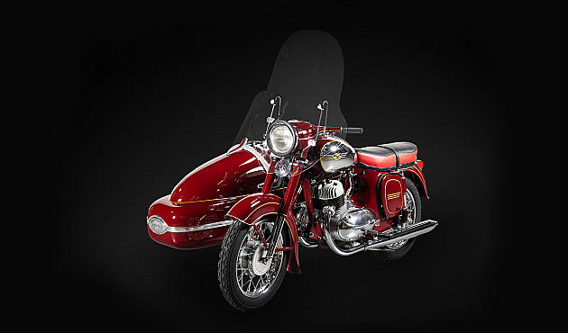 Jawa 360 cu atas Velorex 560