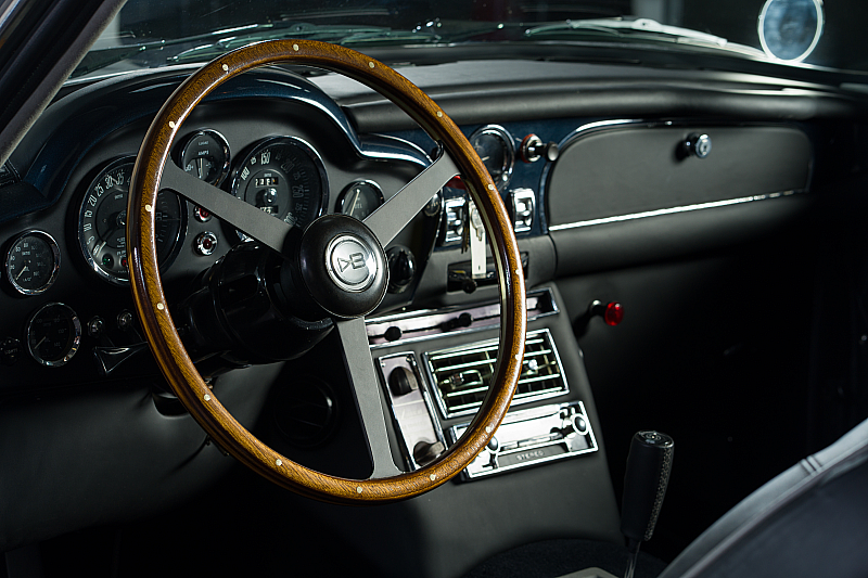 Aston Martin DB6