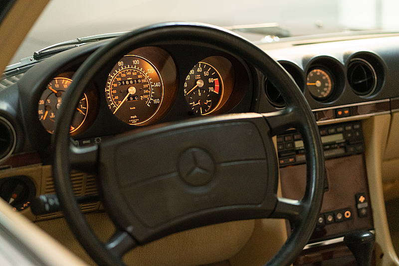 Mercedes-Benz 560 SL